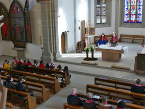 Heilige Messe mit karnevalistischem Ambiente (Foto: Karl-Franz Thiede)